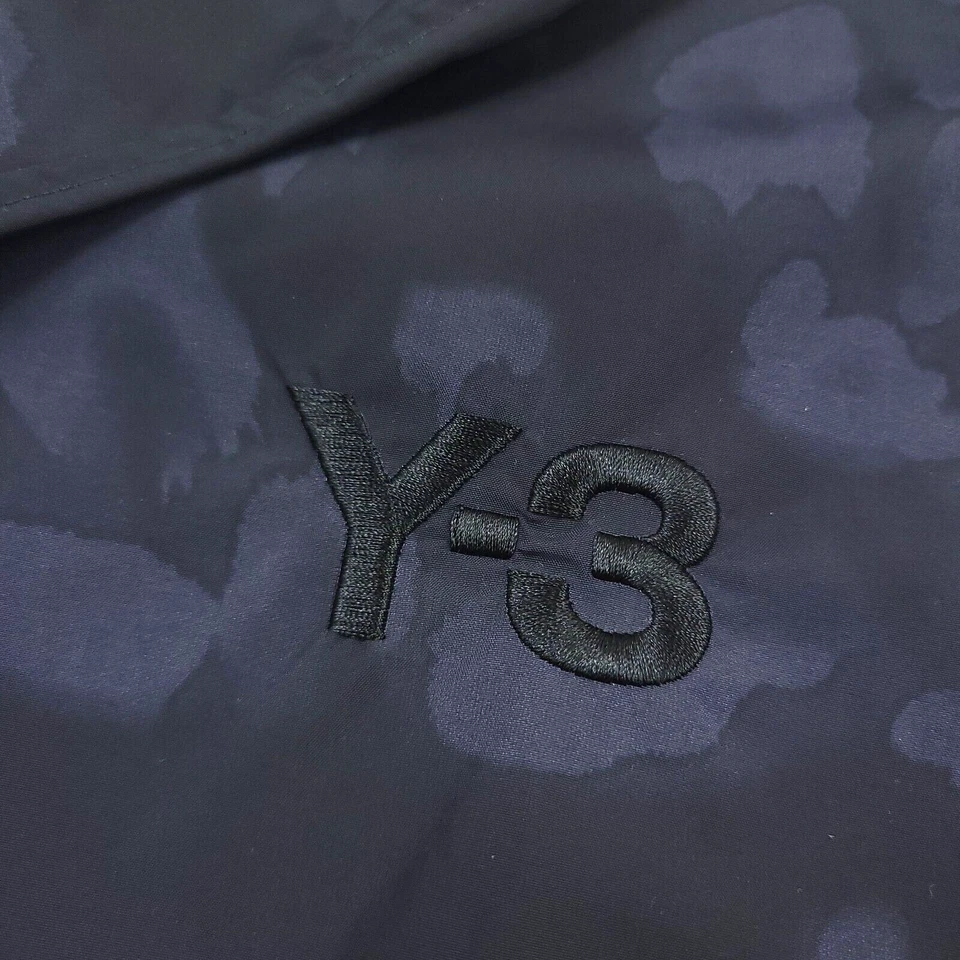 $350 Y-3 Yohji Azul Estampado Leopardo Pullover Cuello en V Chaqueta Ligera Para Hombres Pequeña Foto 4 de 4