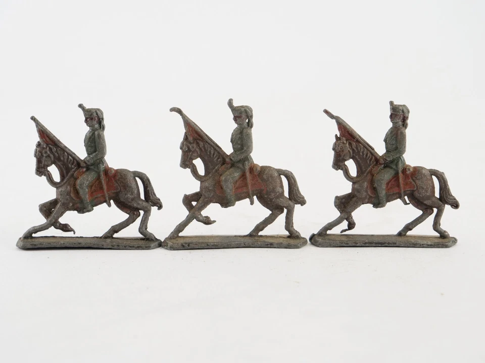 Lot de 3 cavaliers porte-drapeau soldat métal plomb hauteur totale de 55 mm - Photo 2/4