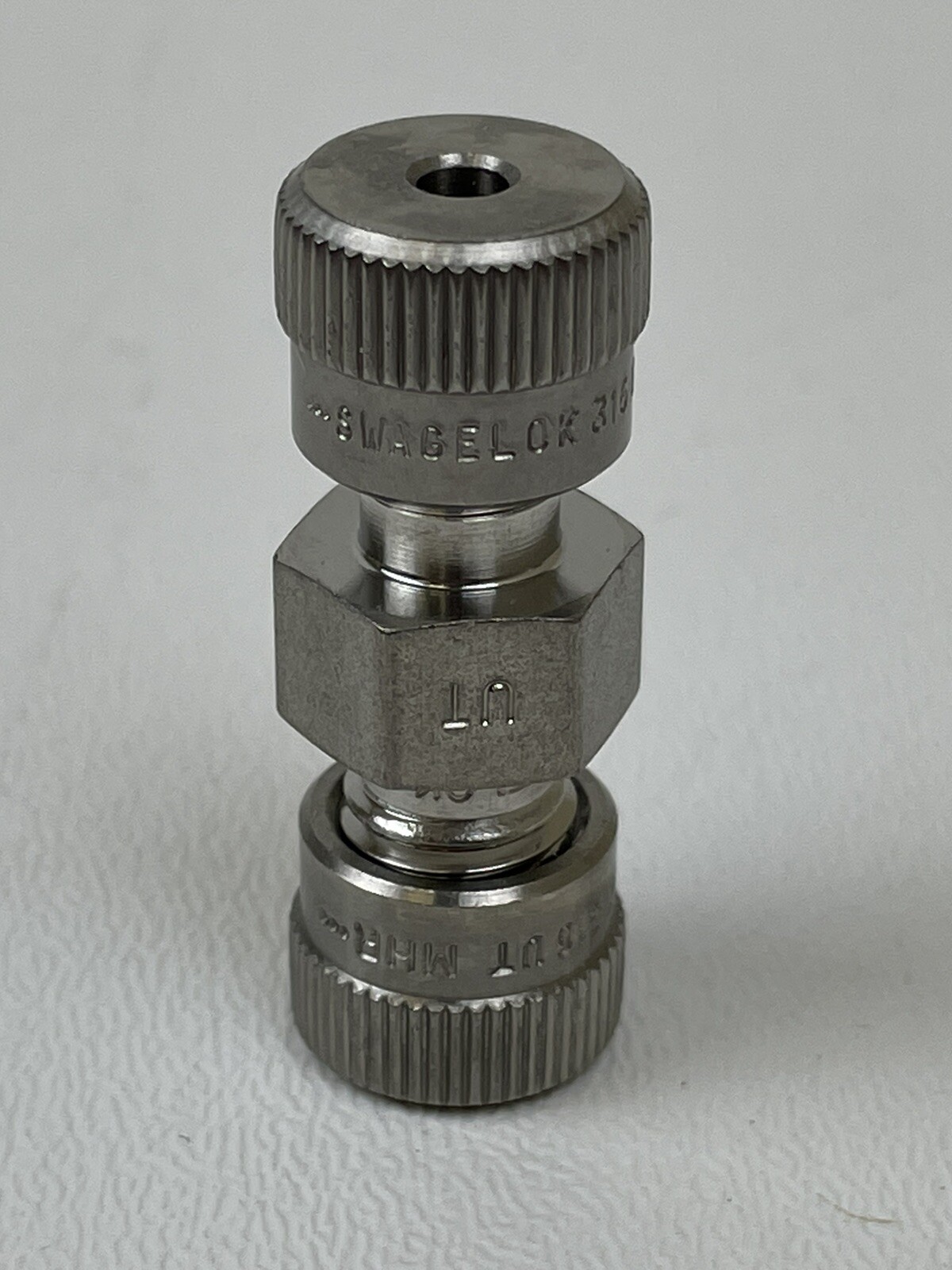 Swagelok/Cajon SS UltraTorr Vacuum Fitting 1/8" OD TO 1/8" OD SST eBay