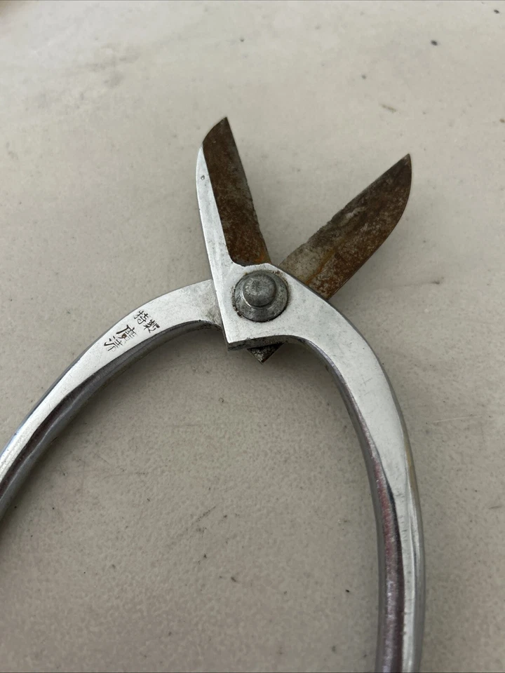 Tijeras para podar árboles bonsai de metal vintage forjadas a mano firmadas Foto 2 de 4