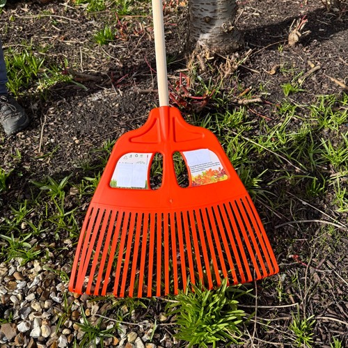 57 cm Wide Heavy Duty Plastic Rake Head Lawn Leaf Leaves Garden + 120 cm Handle - Picture 11 of 24