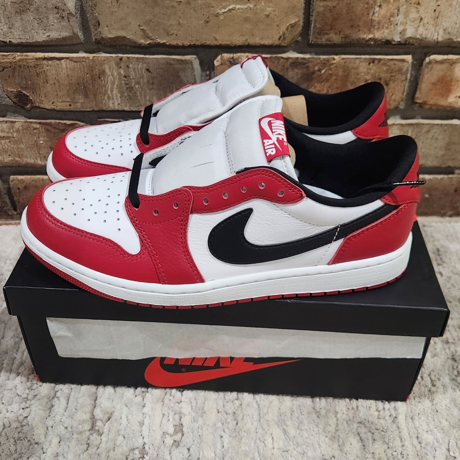 Air Jordan 1 Retro Low OG 'Chicago' 2024 / 2025 thumbnail 4