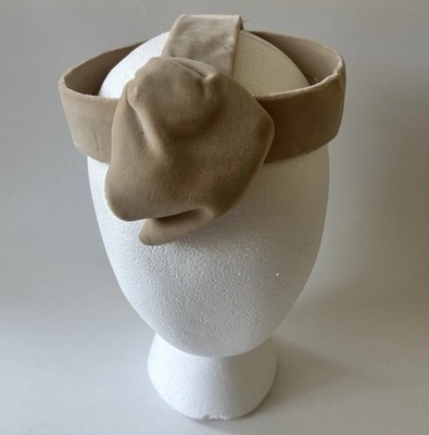 1950 s, 1960 s Tan Velvet Cap-ette  Halo Style Fascinator Hat; Missing Netting