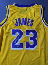 Signed Los Angeles Lakers LeBron James Autographed Jersey w/COA 