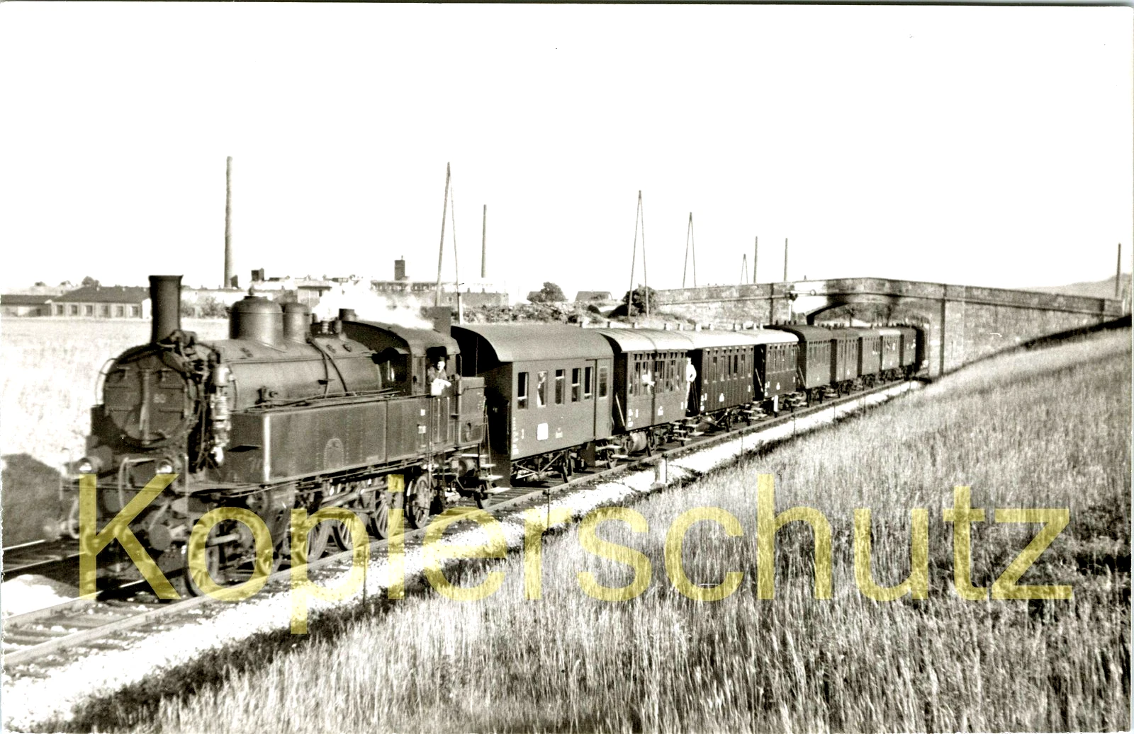 Foto - ÖBB 77.80 (77 280) in Gumpoldskirchen 1954 - Bild 1 von 1