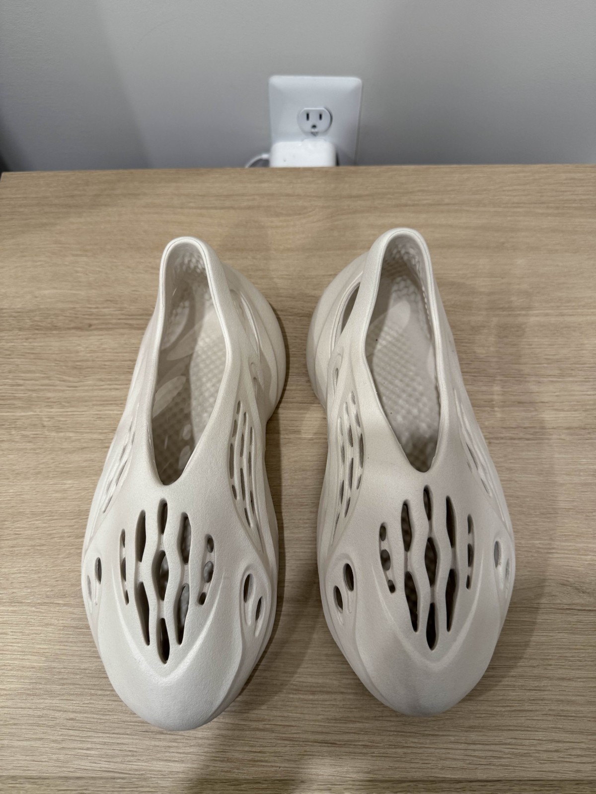 Yeezy Foam RNNR Sand Men's FY4567 YZY RNR Size 8 thumbnail 2