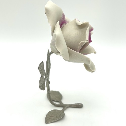 Statuina vintage Capodimonte Italia fiore rosa viola porcellana stelo argento - Foto 7 di 7