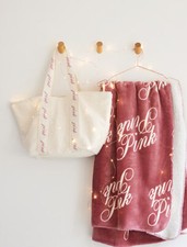 Victoria's Secret PINK Plush Sherpa Tote Winter And Winter Blanket Logo "2023"
