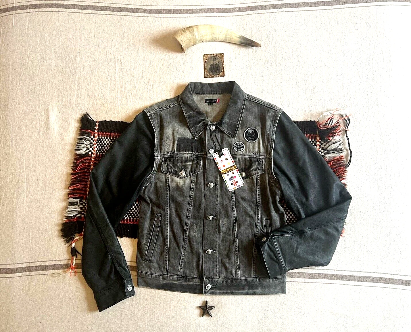 Damien Hirst Skull Levi’s Trucker Jacket L New Tags BNWT Biker Leather Denim
Opens in a new window o