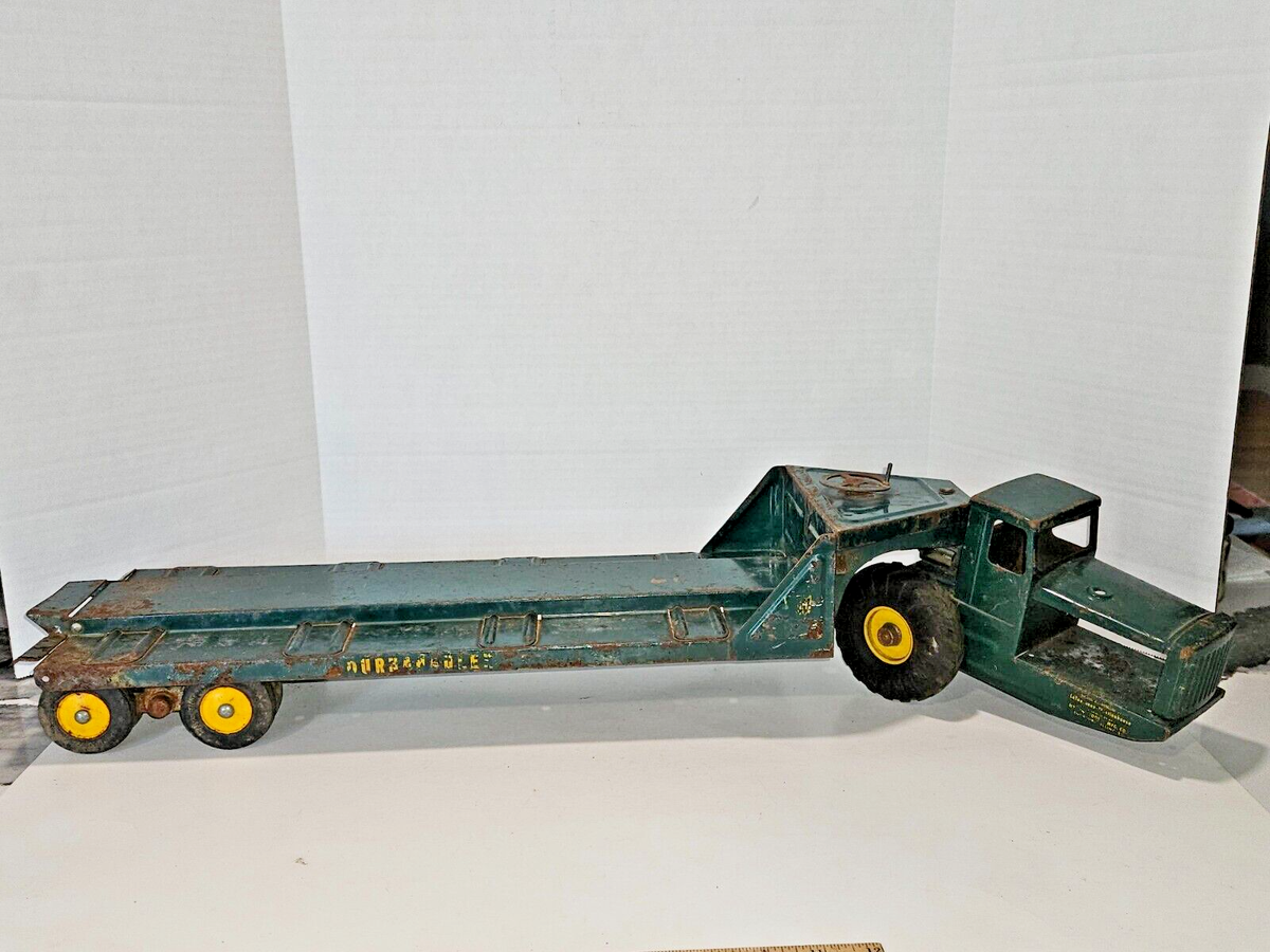 NYLINT 製　USA vintage track trailer ブリキ Vintage Nylint Pressed Steel Smucker's Strawberry Truck