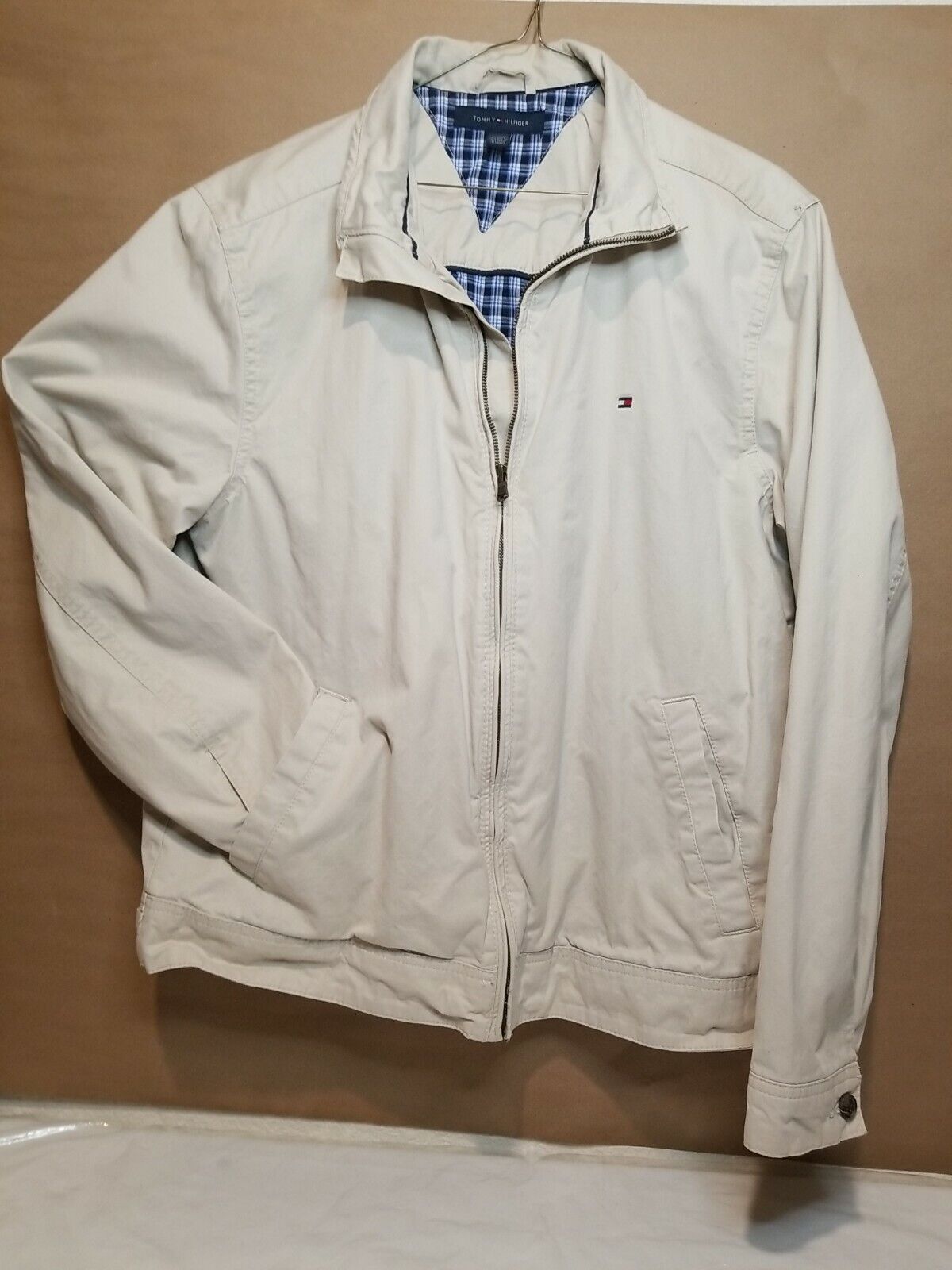 Vintage Tommy Hilfiger White Jacket Full Zipper Men Size Medium. |