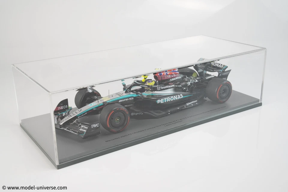 Spark 1:18 Mercedes-AMG Petronas W15 #44 Lewis Hamilton Winner British GP 202... - Image 2 of 4