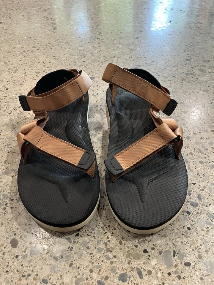 Sandalias Suicoke con correa tostada Foto 2 de 4