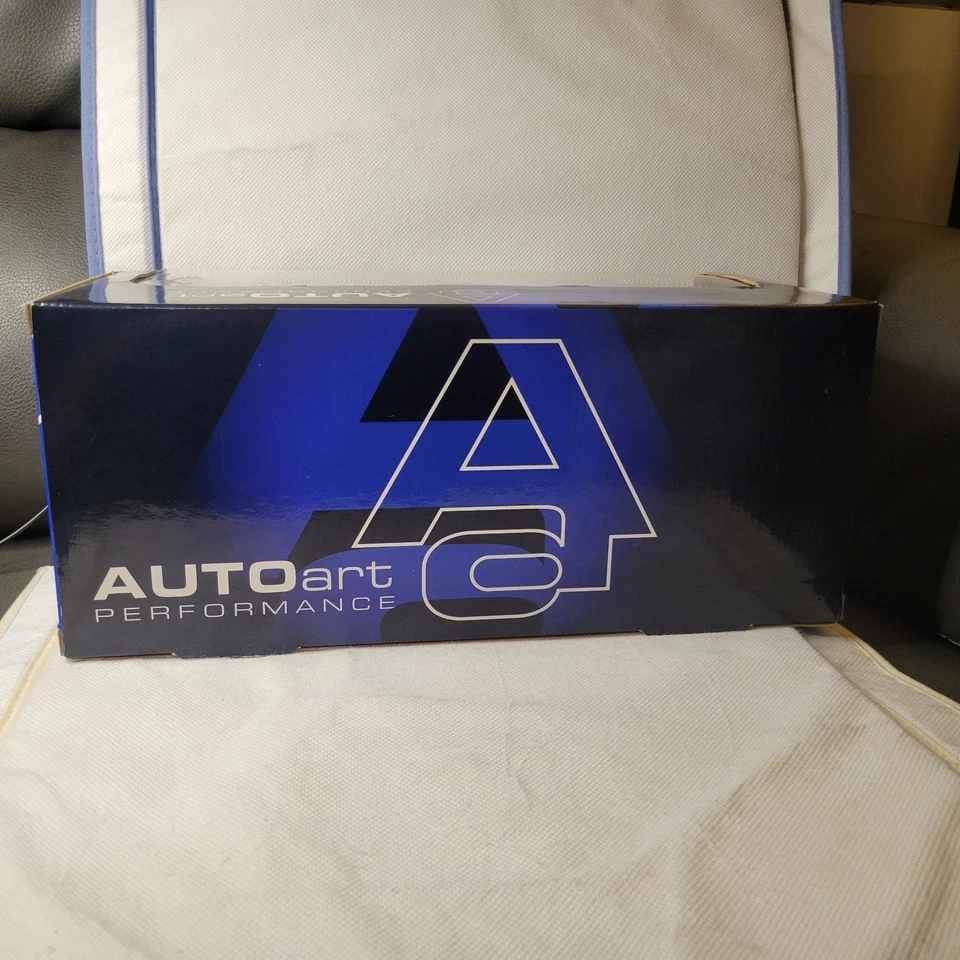 AUTOart 1/18 Diecast Plata Lexus GS 400 Modelo Auto Concesionario Promo. Foto 2 de 4