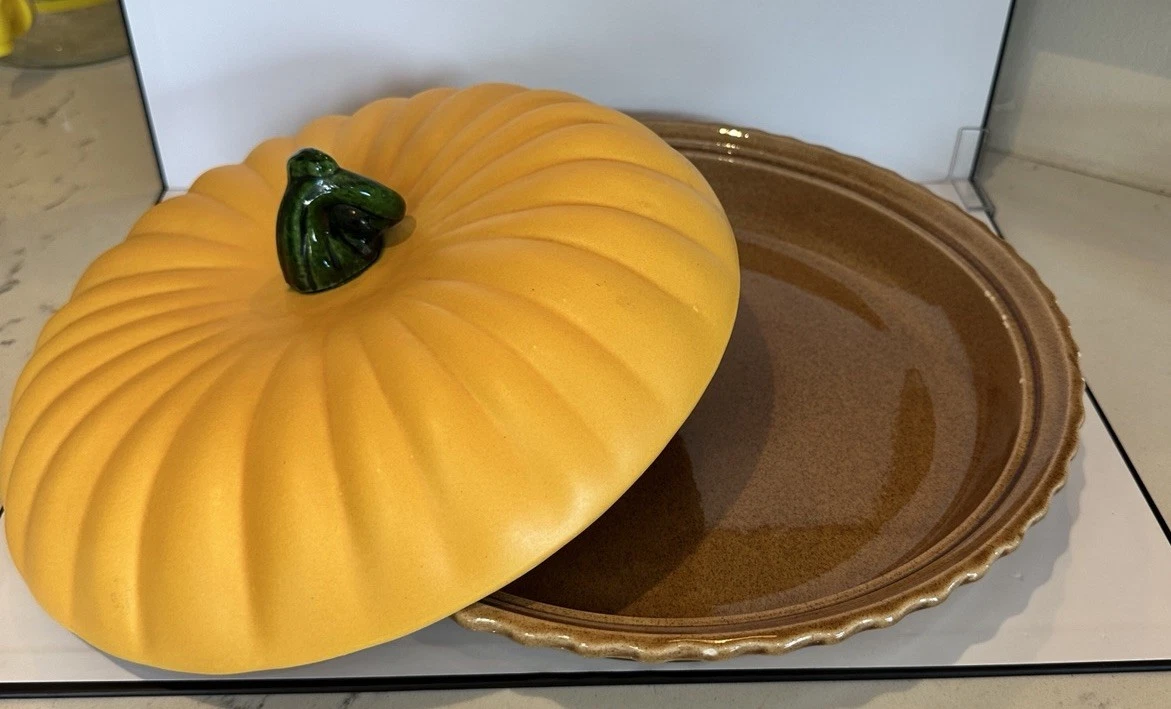 Pumpkin Pie Dish 12" Covered Pie Dish & Lid Portugal