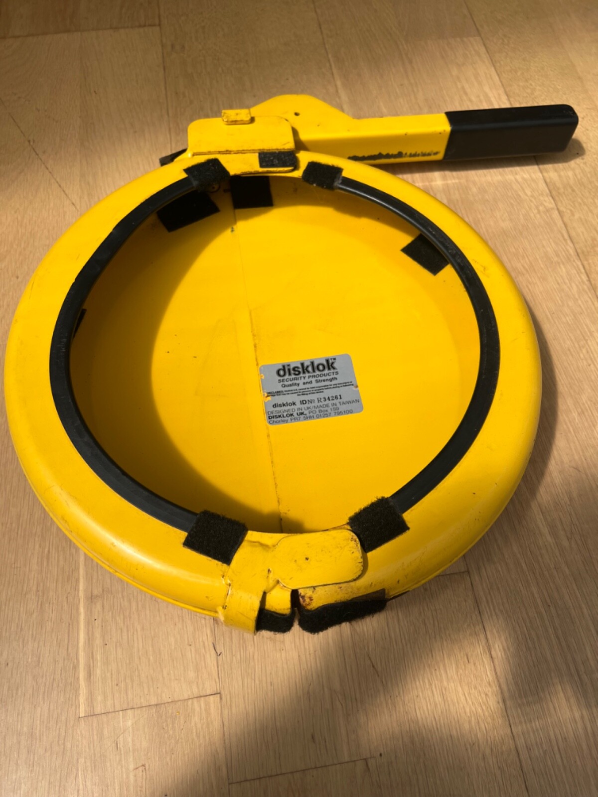 Disklok steering wheel lock. Size small (up to 39cm) With 1 Key FREE