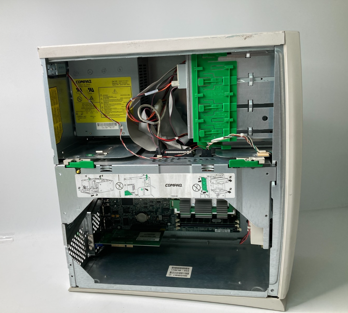 Vintage Compaq Desktop w/ Pentium 3 600MHz 32mb Ram ATI Rage Pro