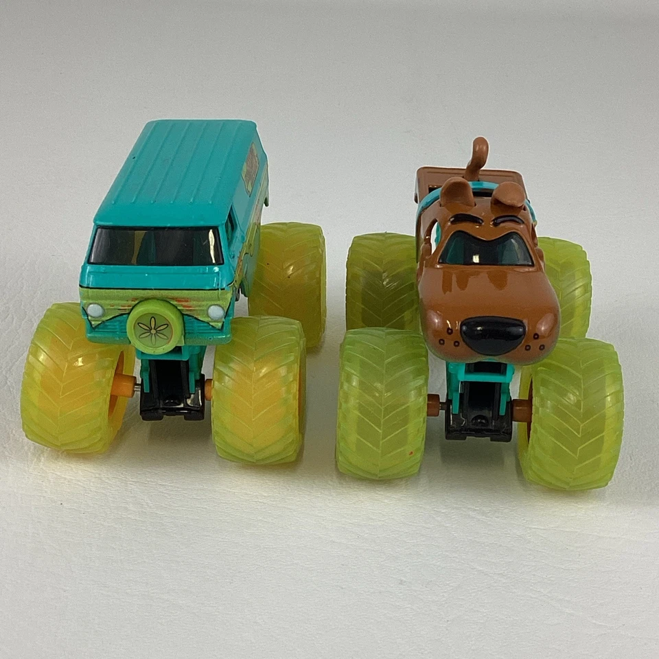 Hot Wheels Monster Jam Trucks Scooby Doo Mystery Machine Die Cast Truck Lote 1:64 Foto 2 de 4