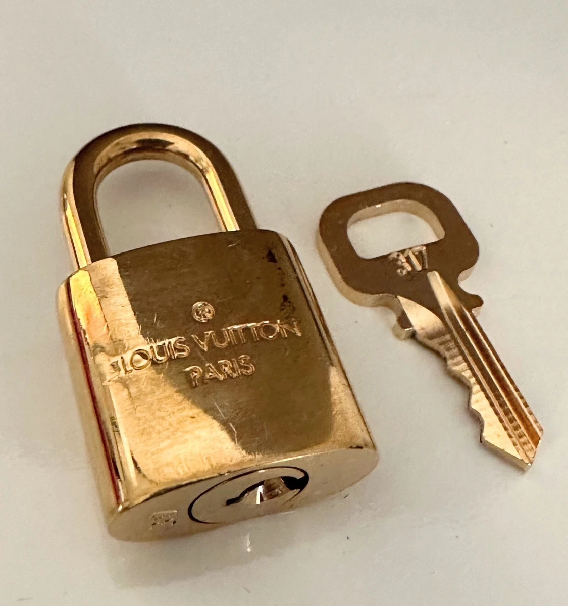 LOUIS VUITTON Brass Lock and Key Set #317 45092