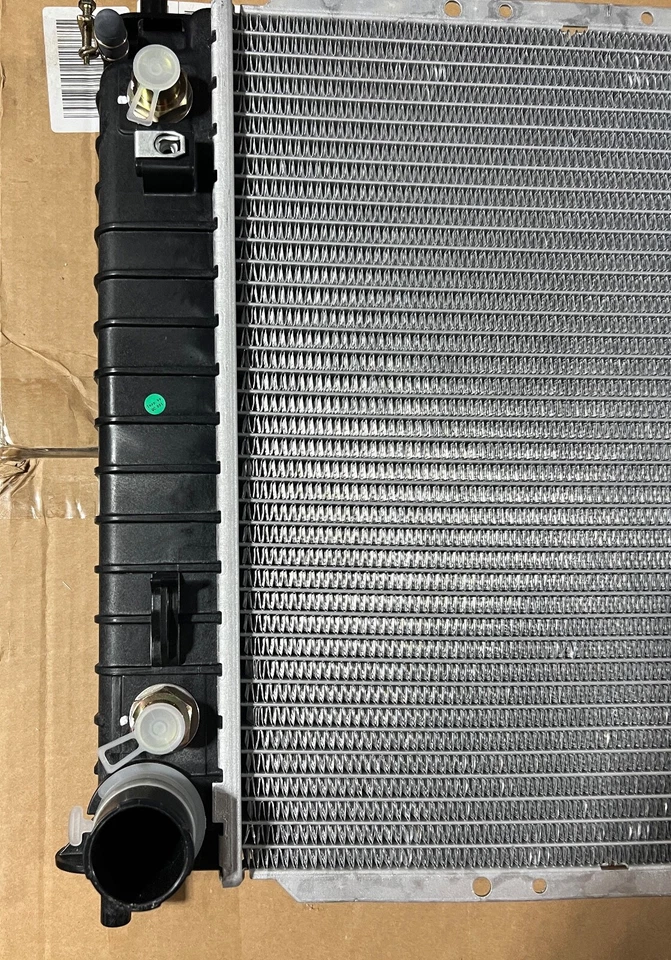 OSC 2136 Radiator For Select 97-04 Ford Lincoln Models - Image 2 of 4