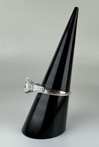 14k White Gold CZ Solitaire & Baguettes Engagement Ring Sz.7 Wedding Anniversary - Picture 6 of 13