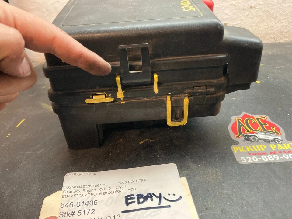 06 2006 Pontiac Solstice OEM 2.4L Manual Transmission Engine Fuse Box - Image 3 of 4