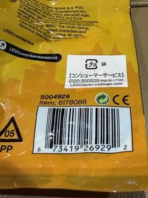 LEGO 5004929 DC Comics Yellow Tuxedo Batman Cave Pod Mini figure Polybag NEW