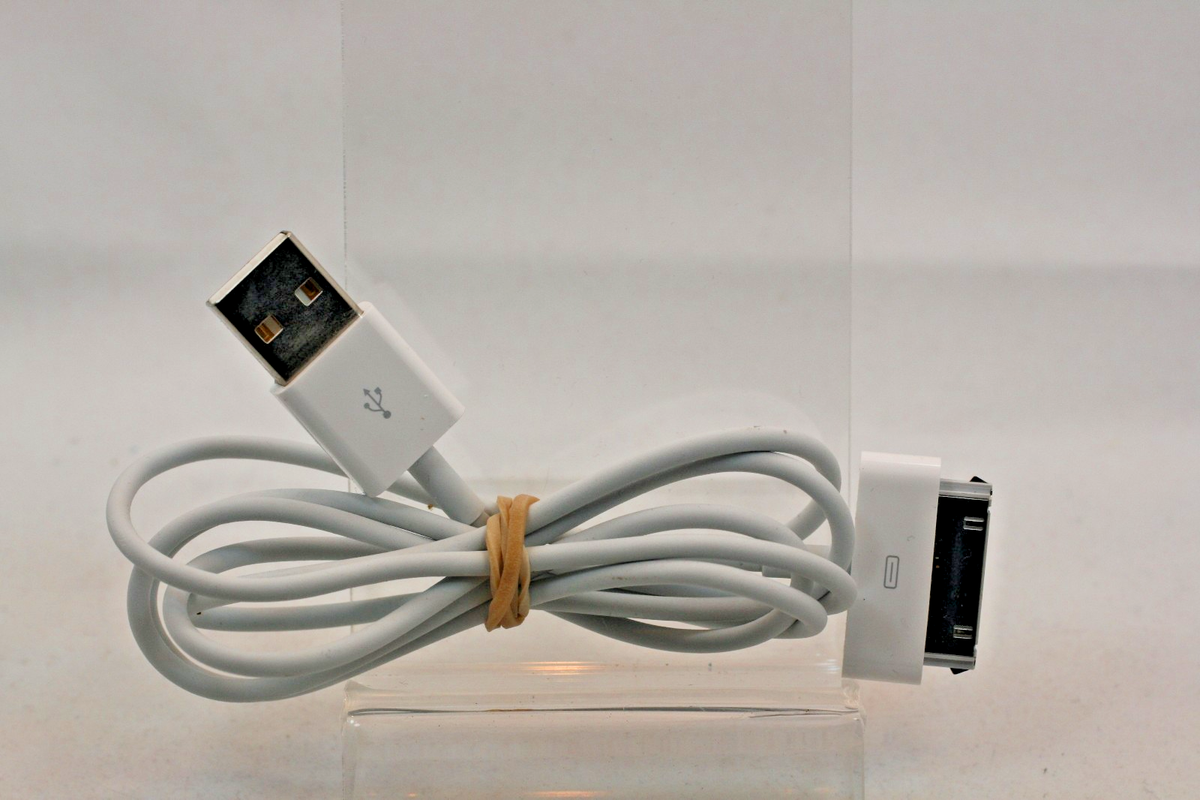 Genuine Apple 30-Pin dock ADC to USB cable for iPod Classic 4th
