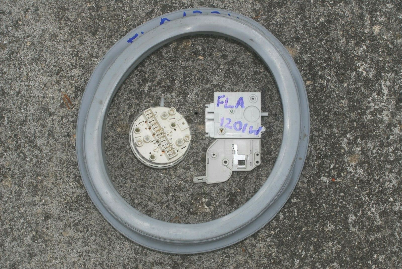 ZANUSSI FLA1201W WASHING MACHINE BROKEN FOR PARTSINTERLOCK,DOOR BOOT+++ eBay