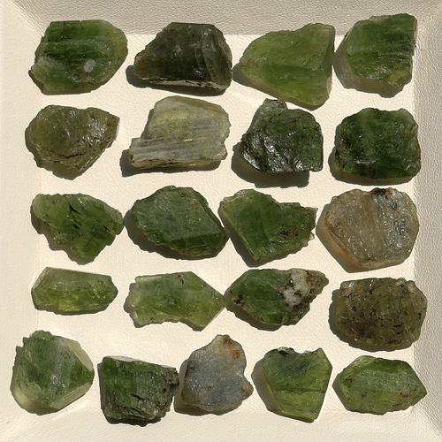 21 Pezzi Peridoto Naturale Grandi Dimensioni Alta Qualità Terra Estratto Cristalli Grezzi da Collezione - Foto 9 di 13