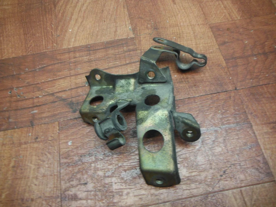 1993 1994 yamaha gts1000a FRONT WHEEL FENDER STAY MOUNT BRACKET HOLDER - Image 3 of 4