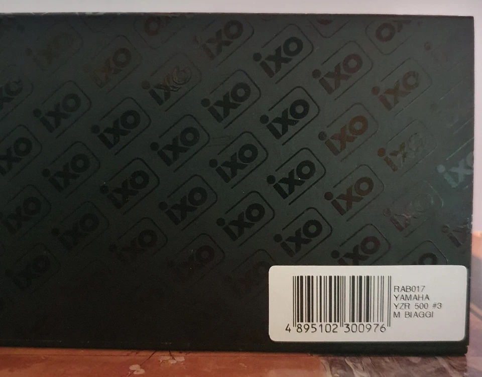 Yamaha YZR 500 Max Biaggi #3 escala 1:24 IXO, RAB017 Foto 2 de 2