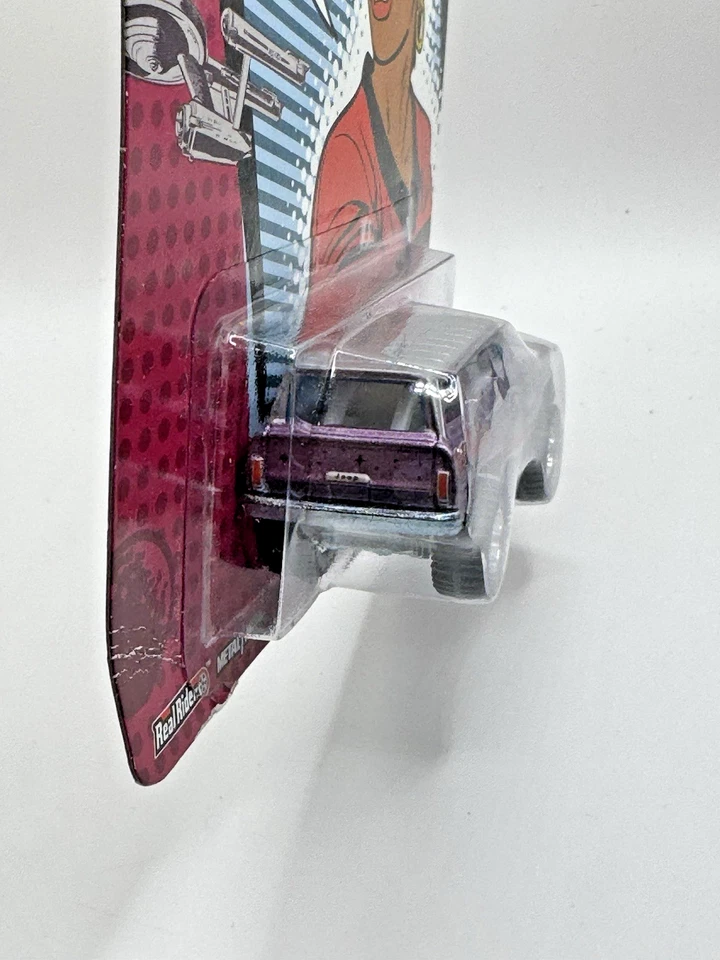 Hot Wheels Star Trek LT. Uhura 1988 Jeep Wagoneer - 1:64 Diecast Car - Image 3 of 4