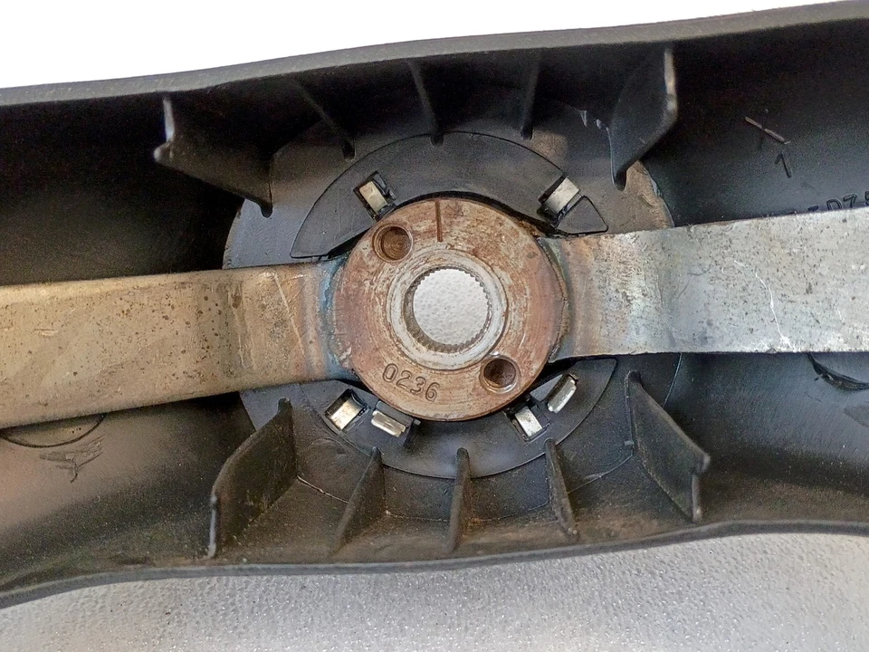 Direção skinny 80-86 - Estado quase novo na caixa - F150 F250 F350 Bronco fabricante de equipamento original - Imagem 3 de 4