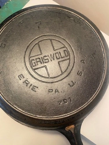 GRISWOLD No. 7 Cast Iron Skillet 10 inch, Erie, PA lays Flat