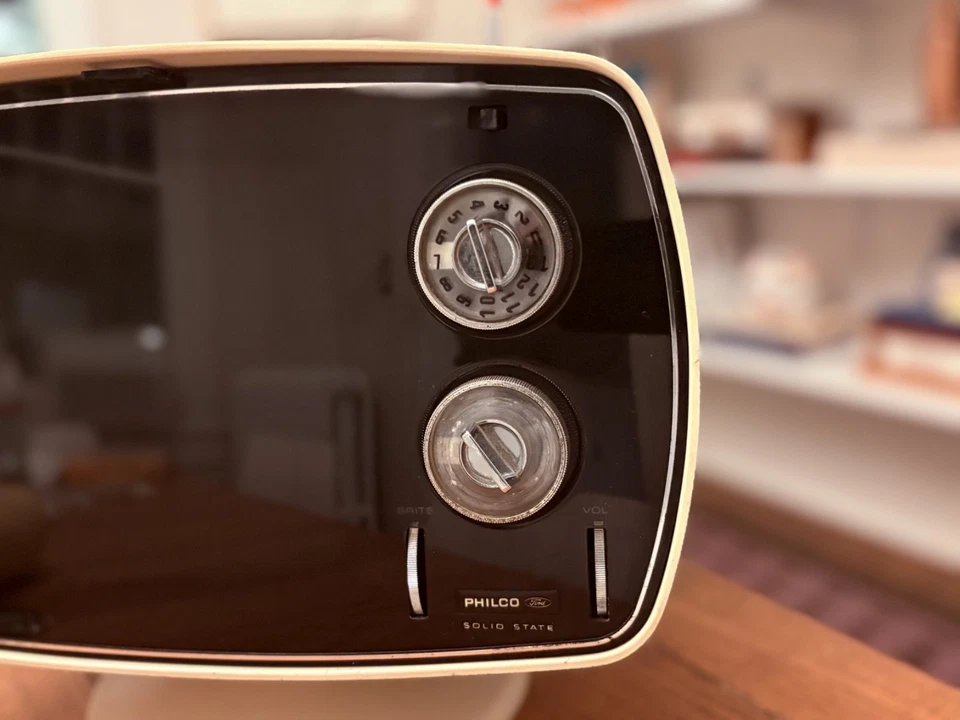 1972 Philco Trendsetter Black & White Television - B370EWH - Partially Restored - Image 3 of 4