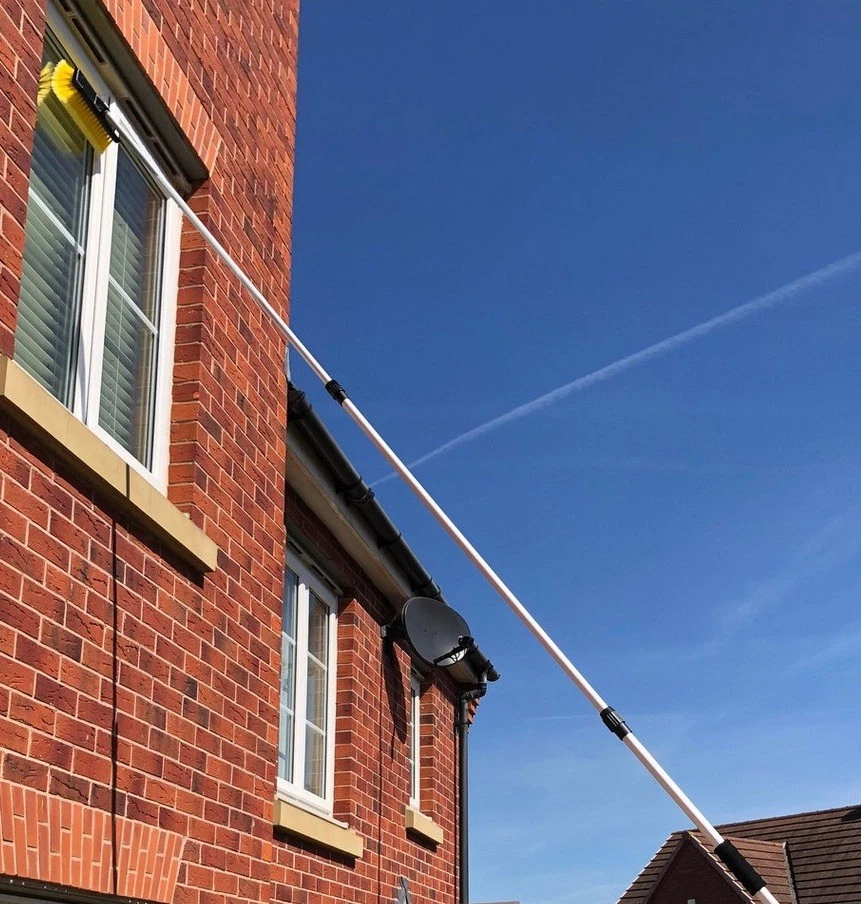 Telescopic Water Fed Gutter, Fascia,Window Cleaning Brush & Soap Dispenser - Image 3 of 4