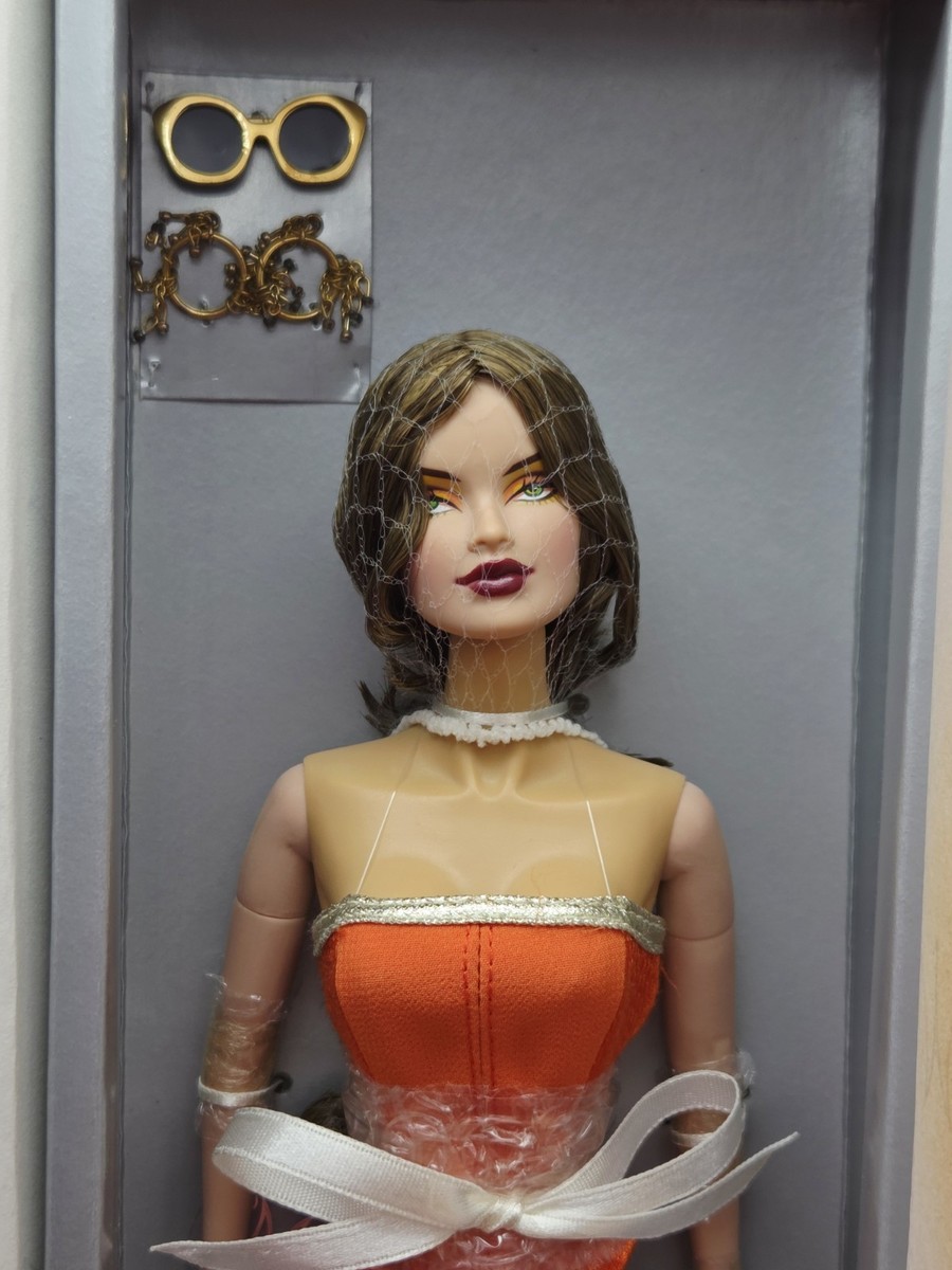 2005 Integrity Toys Fashion Royalty Exotic Fire Veronique Perrin