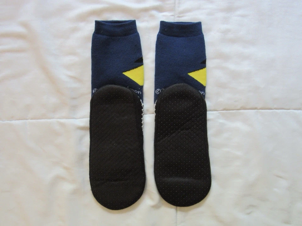 Calcetines Zapatilla Pokémon Personaje Pikachu Rayas Nuevos Sin Etiquetas Talla 7.5-10 Azul y Blanco Foto 2 de 4