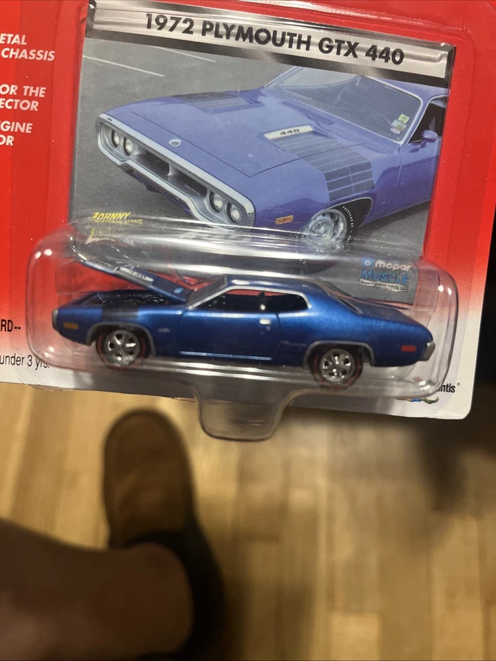 Johnny Lightning Mopar Muscle 1972 Plymouth GTX 440 azul - Imagem 2 de 4