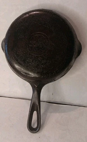 Vintage Griswold 709 Cast Iron Skillet Nice!