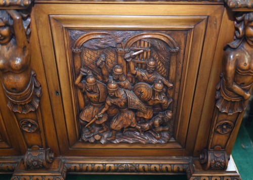 Mesa de comedor italiana de nogal sillas aparador buffet tallado granja 1880 - Imagen 17 de 20