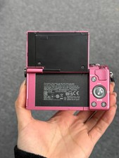 Sony Alpha A5000 20.1MP Mirrorless Camera w/16-50mm lens Tiltable Screen English