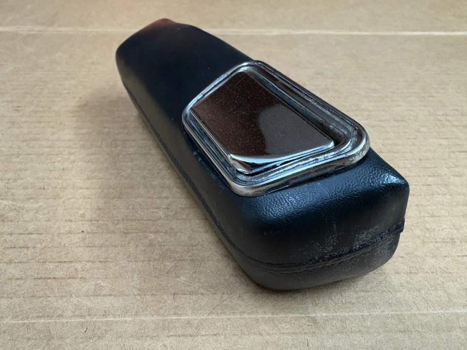 Mopar Dodge Dart Plymouth Duster 1968-1972 carrocería en A negro L.H. REPOSABRAZOS TRASERO OEM Foto 3 de 4