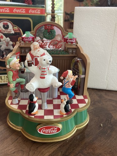 Coca Cola "Santa's Soda Fountain" Music Box Natale Azione/Illuminato - Foto 3 di 16