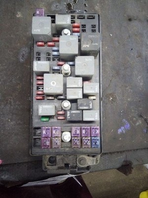 2008-2009 Saturn Aura Engine Fuse Box Assembly OEM