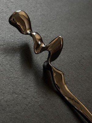 Abstrakte Haarnadel aus Metall Schwarz Glänzend | Modernes Design-Haaraccessoire