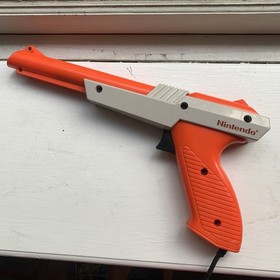 NINTENDO NES ZAPPER LIGHT GUN CONTROLLER ORANGE OFFICIAL OEM NES-005