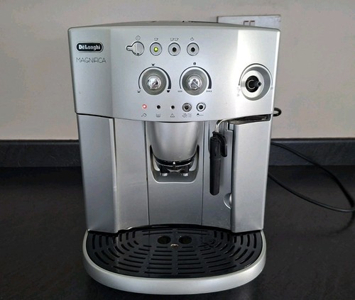 De'Longhi Magnifica ESAM4200.S Bean-to-Cup Coffee Machine. Faulty