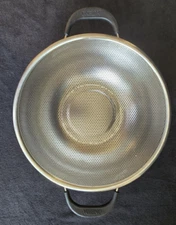 ONEIDA COLANDER Stainless Steel Strainer 11” Diameter Footed with Rubber Handles